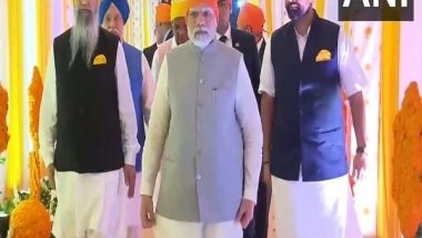 India News | PM Modi Offers Prayers on Eve of Guru Nanak Jayanti
