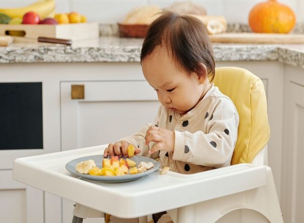 Lifestyle News | Formula Milk Digital Marketing is Associated with Poor Parental Feeding Habits: Study