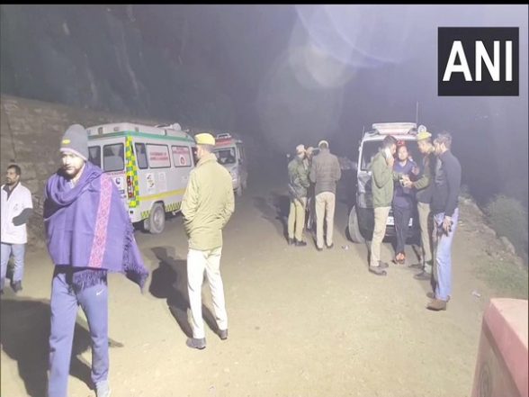 India News | Doda Car Accident: Rescue Operation Halted, to Begin Today Morning - Vimarsana News