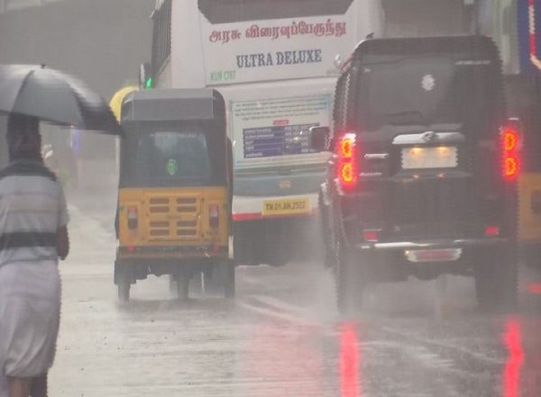 Tamil Nadu Weather Forecast: IMD Issues Red Alert in State; Thunderstorms, Heavy Rainfall in Chennai