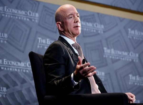 Tech News | Jeff Bezos Anounces Plans to Give Away Majority of His Wealth to Charitable Causes