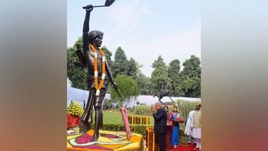India News | Delhi: Vice President Jagdeep Dhankhar Pays Floral Tributes to Tribal Leader Birsa Munda on Janjatiya Gaurav Diwas