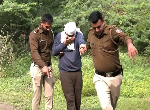 Shraddha Walker Murder Case: Delhi Police Find Blood Stains in Aftab Amin Poonawalla's Flat, Likely to Call Victim's Father for DNA Testing