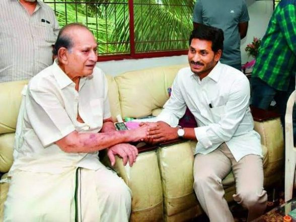 India News | CM Jagan Visits Hyderabad, Pays Tribute to Late Actor Ghattamaneni Krishna - Vimarsana News