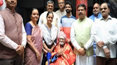 India News | Union Minister Dharmendra Pradhan Meets Family of Tamil Poet Subramania Bharathiyar in Varanasi