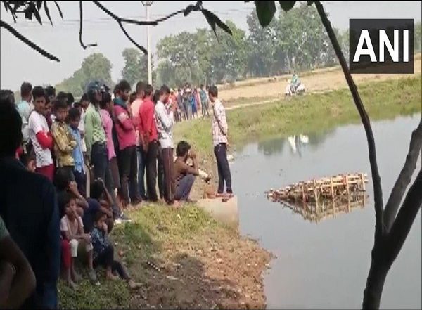 Uttar Pradesh: Woman, Daughter Found Dead In Pond in Deoria District, Cops Suspect Suicide