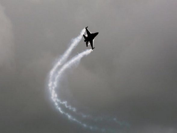 World News | Taiwan Tracks 15 Chinese Military Aircraft, 3 Naval Ships Around Island - Vimarsana News