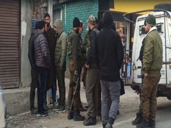 India News | Journalists Threat Case: Srinagar Police Conducts Searches Across Multiple Locations in J-K - Vimarsana News