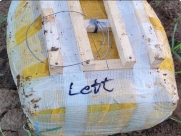 India News | J-K: Officials Recover Suspicious Packet in Samba, Probe Underway - Vimarsana News