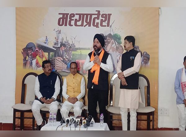 India News | Madhya Pradesh Congress Spokesperson Narendra Saluja Joins BJP