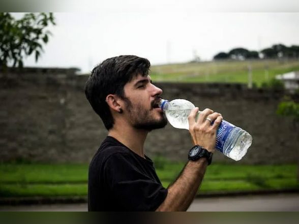 Science News | Study Reveals Wide Range in the Amount of Water People Consume Around the Globe - Vimarsana News