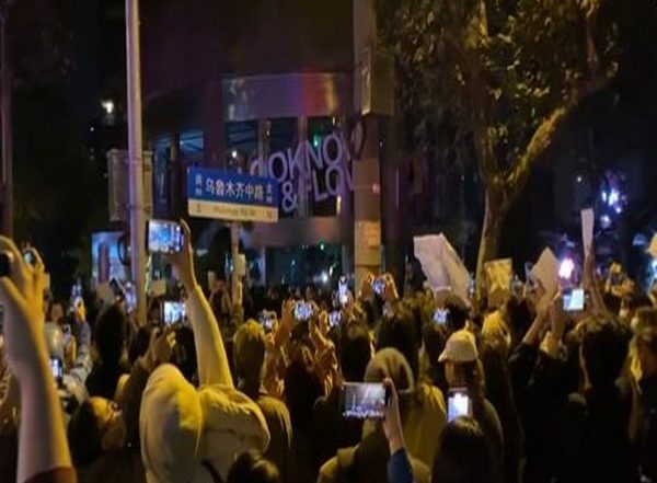 World News | Protesters Chant 'Step Down CCP' in Shanghai Against China's Zero-Covid Policy