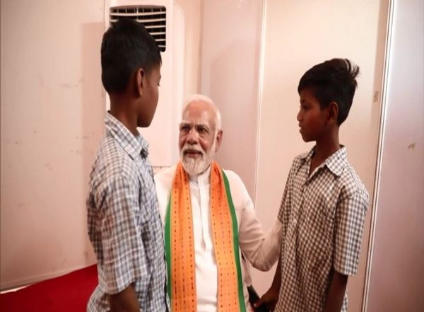 Gujarat: PM Narendra Modi Meets Two Tribal Orphan Boys in Netrang (Watch Video)