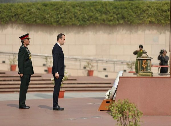 World News | Visiting French Defence Minister Lays Wreath at National War Memorial