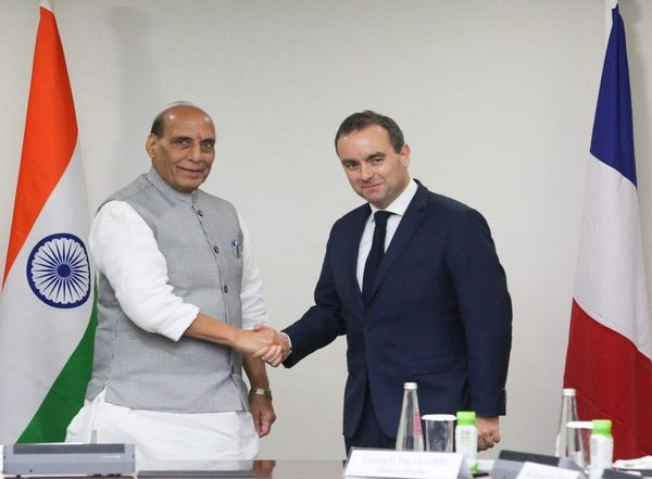 World News | Defence Minister Meets French Counterpart, Discuss Bilateral, Defence Cooperation
