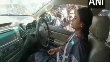 India News | YSRTP Chief Sharmila's Car Towed Away with Her Sitting Inside by Hyderabad Police