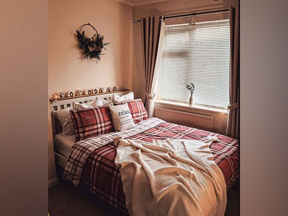 Tips To Decorate Your Bedroom for a Cosy Winter Snooze: From Warming the Floor With Rugs to Better Lighting, Here Are 5 Ways To Improve the Setting