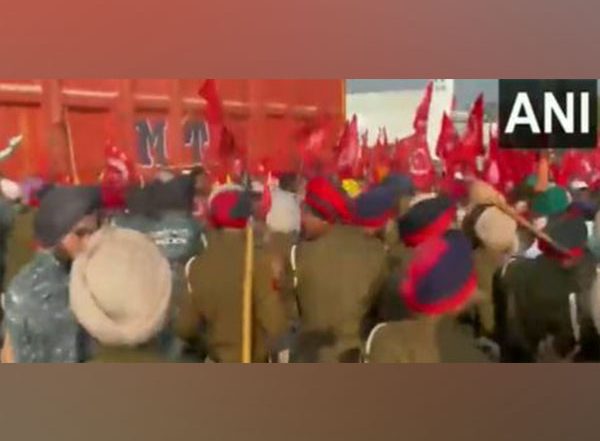 India News | Labour Unions Protest Near Punjab CM's Residence, Sangrur Police Resorts to Lathi-charge