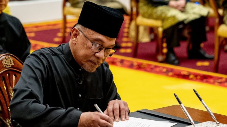 Anwar Ibrahim, longtime reformist leader sworn in as Malaysian Prime Minister