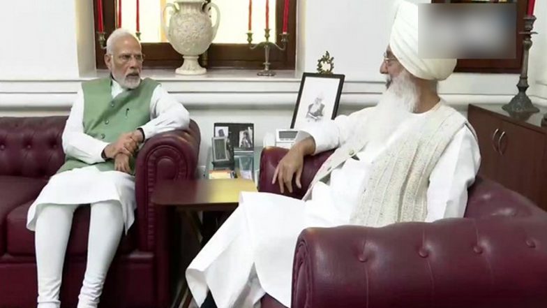 PM Narendra Modi Visits Radha Soami Satsang in Punjab, Meets With Dera Chief Baba Gurinder Singh Dhillon (Watch Video)