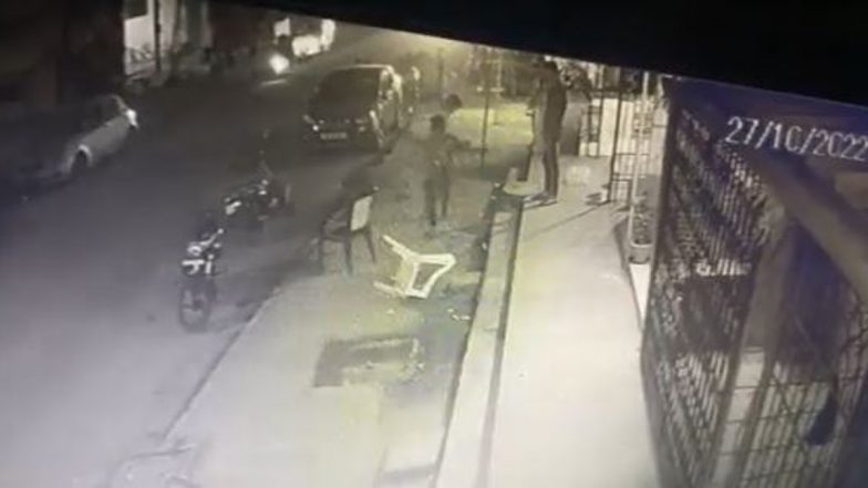 Mumbai Shocker: Teenager Killed by Two Men For Not Sharing Wifi Hotspot Password in Kamothe, Murder Caught on Camera (Video)