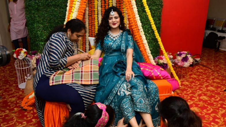 Palak Muchhal – Mithoon Wedding: Singer’s Pictures and Videos from Her Mehndi Ceremony Go Viral on Social Media