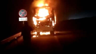 Viral Video: Tourist Bus Catches Fire on Agra-Lucknow Expressway in Uttar Pradesh, Passengers Jump off Burning Vehicle to Safety