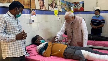 Morbi Bridge Collapse: PM Narendra Modi Meets Injured Admitted to Civil Hospital in Gujarat (See Pics and Video)