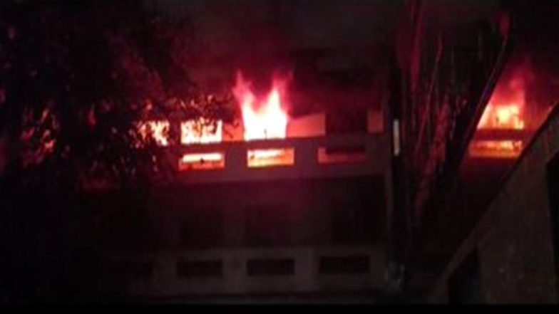 Uttar Pradesh Fire: Blaze Erupts on Top Floor of Hotel Vrindavan Garden in Mathura, 2 Employees Dead