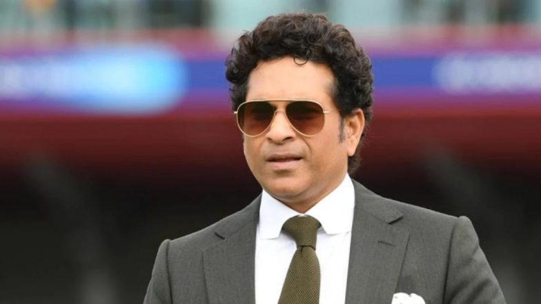 Sachin Tendulkar Goes on a Road Trip With Son Arjun, Enjoys Tea Break on Belgaum-Goa Expressway (Watch Video)