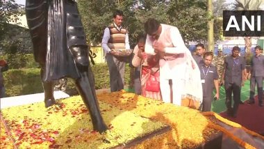 Janjatiya Gaurav Divas 2022: Jharkhand CM Hemant Soren Pays Floral Tribute to Birsa Munda in Kokar