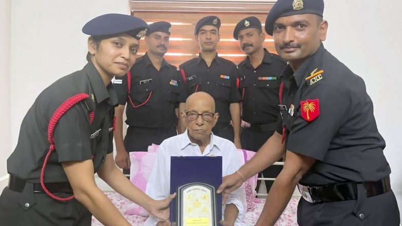 Indian Army Felicitates Retired Havildar KK Gopalakrishnan Nair on His 100th Birthday, Gifts Him a Souvenir; Check Heartwarming Post