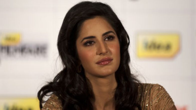 Katrina Kaif Angrily Scolds Paps for Following Her, Says 'Agar Aap Aise Karenge Na...' (Watch Video)