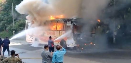 Pune Bus Fire Video: Shivshahi Bus Goes Up in Flames in Yerawada's Shastri Nagar