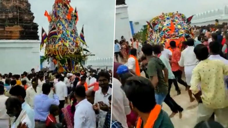 Video: Part of Chariot Collapses at Veerabhadreshwara Temple in Chanappanpura, Devotees Have Narrow Escape