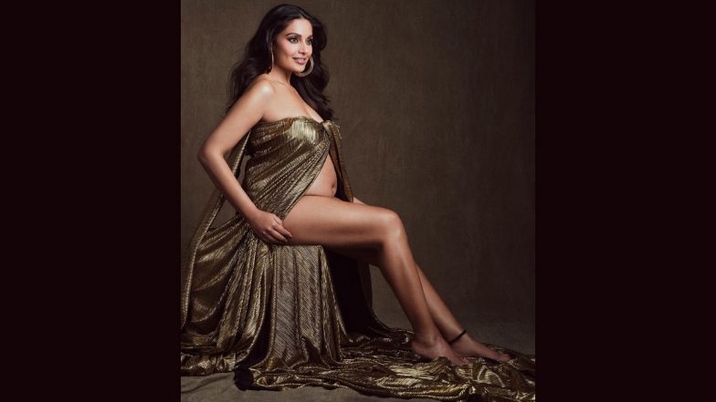 Mom-To-Be Bipasha Basu Flaunts Her Baby Bump in a Sexy Shimmery Dress (View Pic)