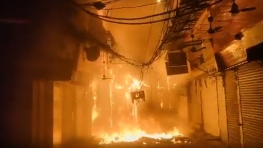 Delhi Fire: Massive Blaze Erupts in Bhagirath Palace Market at Chandni Chowk, Several Fire Tenders at Spot (Watch Video)