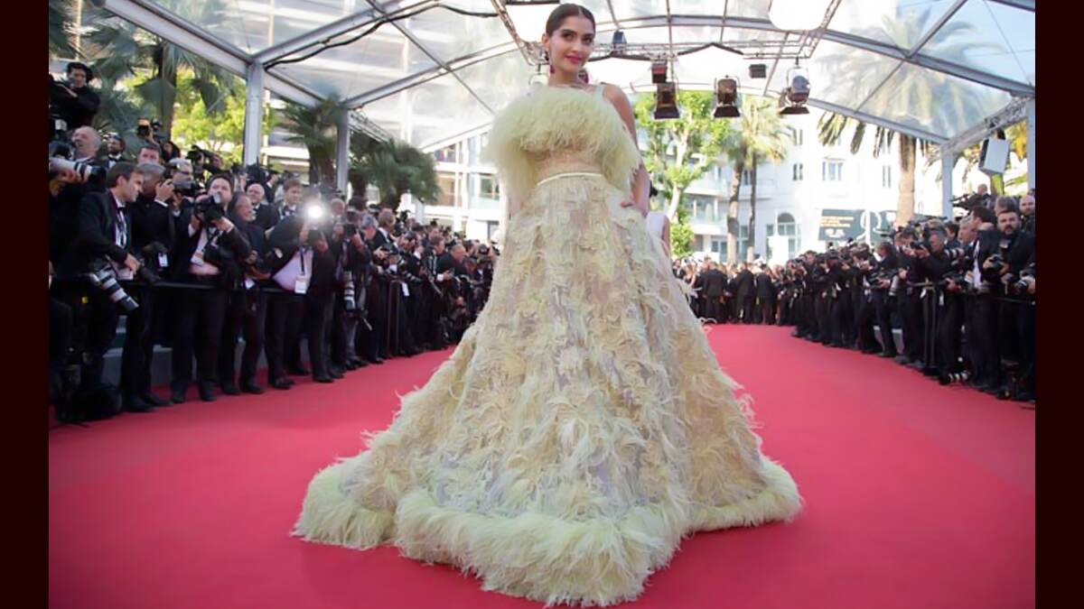 5 Most Dramatic Outfits From Sonam Kapoor's Chic Wardrobe | 👗 LatestLY