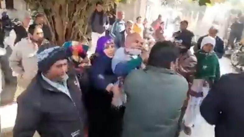 UP Shocker: Elderly Man Thrashed Inside Court Premises Over Son’s Affair in Muzaffarnagar, Police Launch Probe After Video Goes Viral