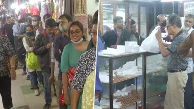 Christmas 2022: People Throng Bakery Shops in Kolkata To Buy Xmas Cakes (See Pics)