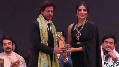 Shah Rukh Khan Gets Felicitated With 300th Award at the Kolkata International Film Festival (View Pic)