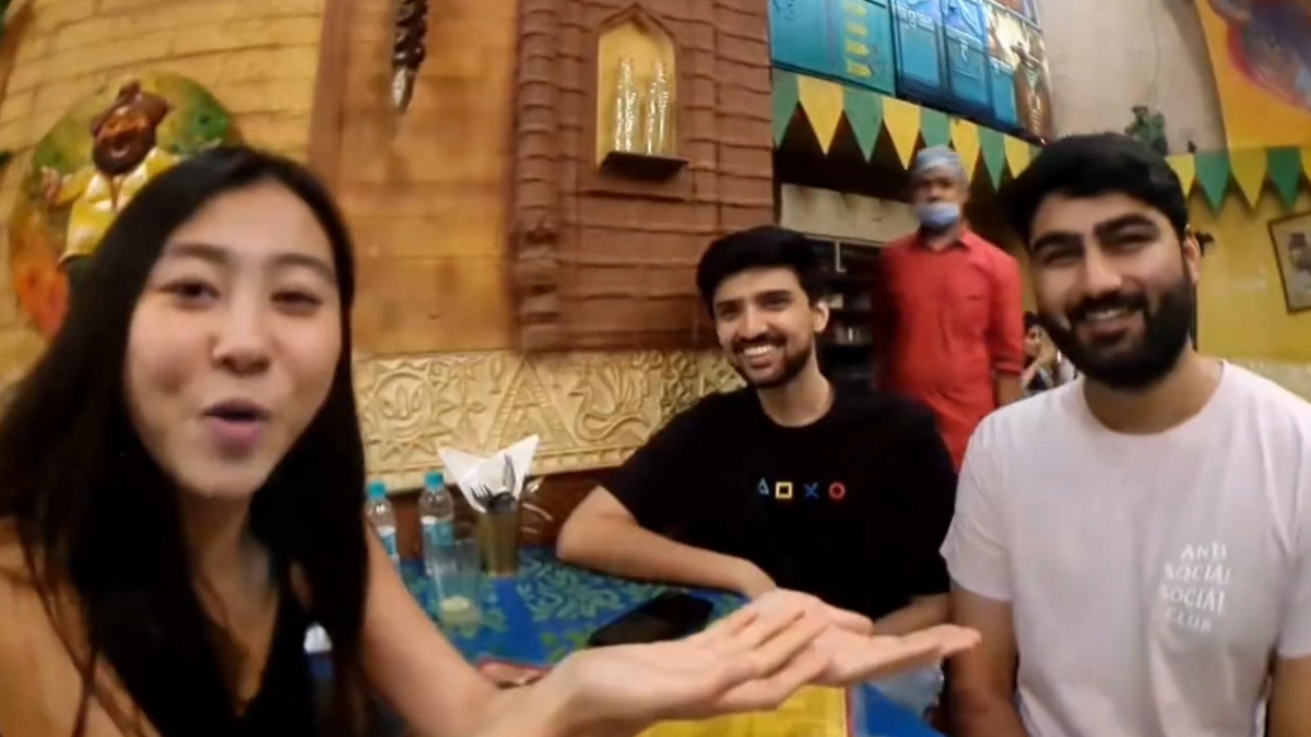 Agency News Korean YouTuber Hyojeong Park Has Lunch With Two Mumbai