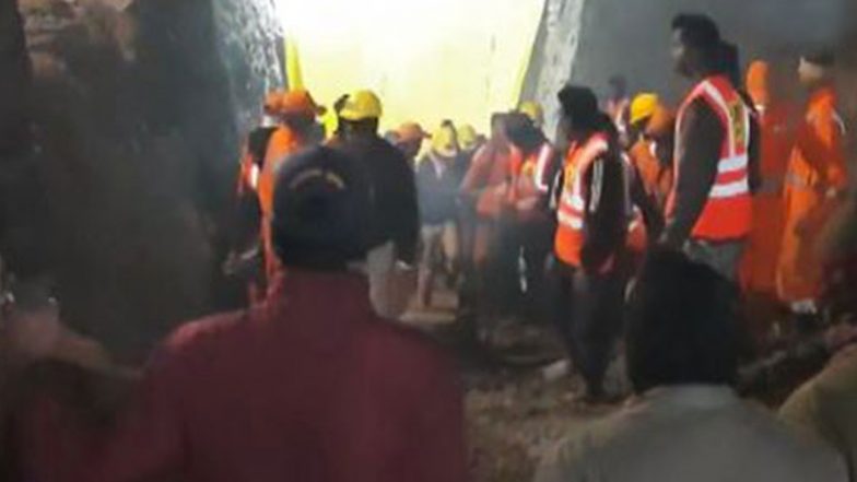 Madhya Pradesh: Eight-Year-Old Boy Tanmay Sahu Who Fell Into 55-Foot-Deep Borewell in Betul Dies After Being Pulled Out (Watch Video)