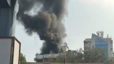 Mumbai Fire: Blaze Erupts in Electricity Meter Room of Vishwas Building in Ghatkopar, Nobody Injured (Video)