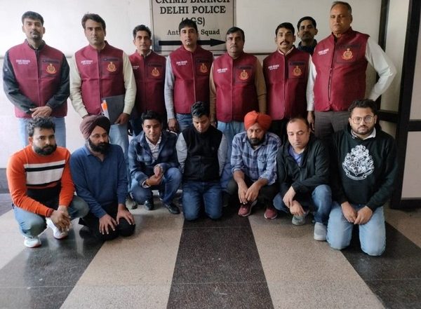 India News | Delhi Police Crime Branch Busts Fake Passport Gang, Arrests 8 Accused