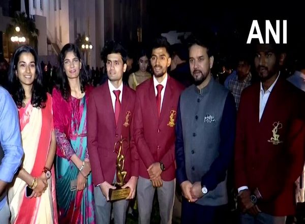 Sports News | Union Sports Minister Anurag Thakur, MoS Nitish Pramanik Meet National Sports Awardees