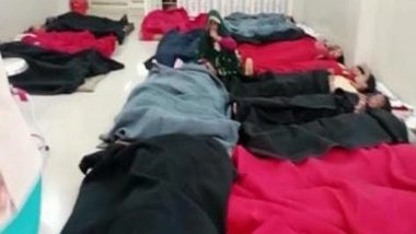 India News | Women Made to Lie Down on Ground at a Sterilisation Camp in Shivpuri District Hospital, CMHO Issues Notice