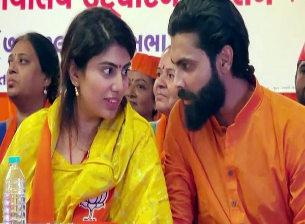 Gujarat Assembly Elections 2022 Phase 1 Polling: People Feel Rivaba Would Stand Up to Their Expectations, Says Ravindra Jadeja in Jamnagar