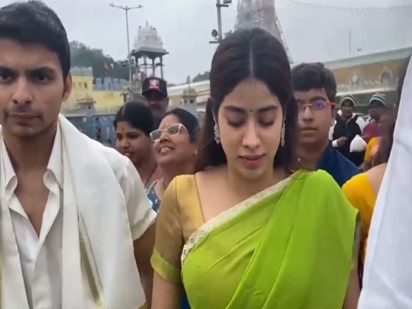 Entertainment News | Janhvi Kapoor Visits Tirumala Temple | LatestLY