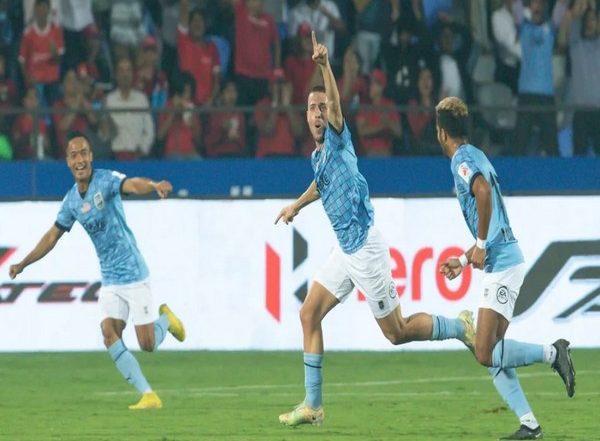 Sports News | ISL: Mumbai City FC Defeat FC Goa with Another Goalfest to Continue Dream Run